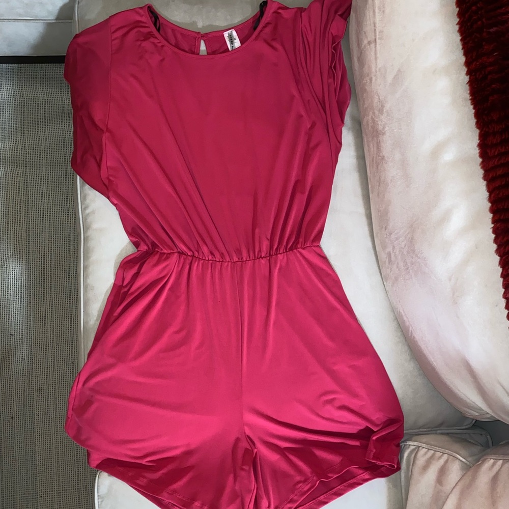 Ladies Plus fuchsia shorts romper; Sz: 3x